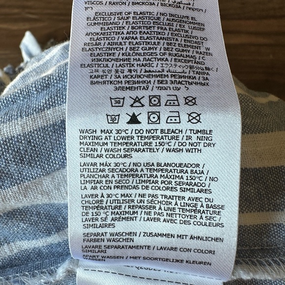 ✨ Guess Stylish Shorts - Blue/White - NWT ✨ - Picture 4 of 4